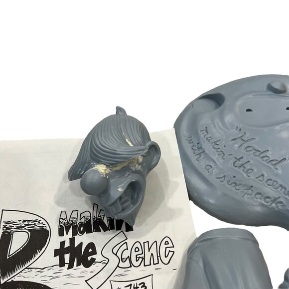 Testors Weird-Ohs Hodad Making The Scene Model Kit No. 743 - Picture 6 of 7